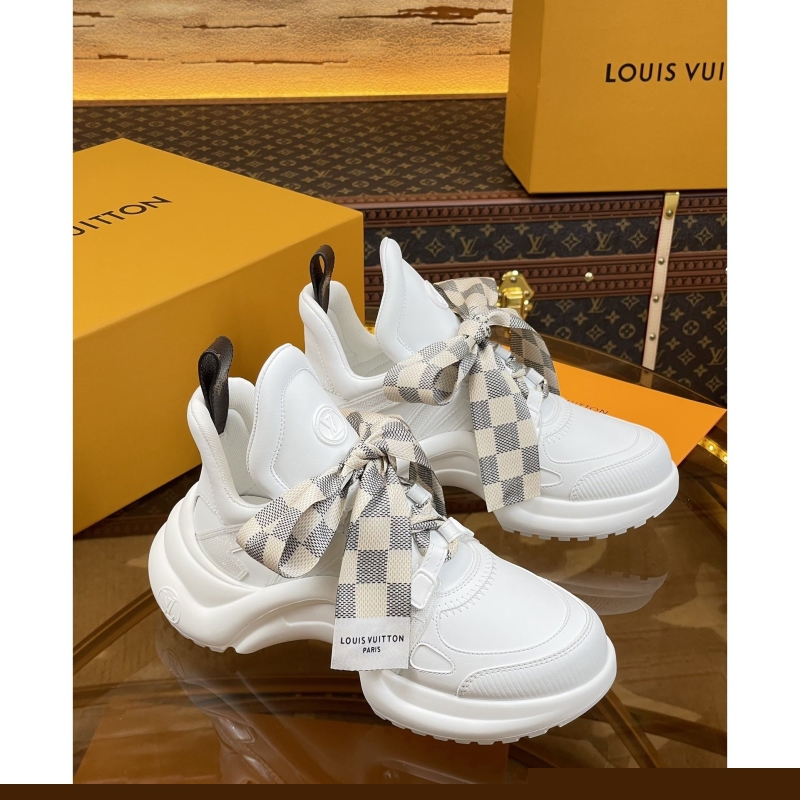 l**is V*t*n sneakers